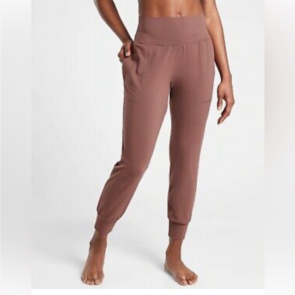 Athleta Salutation Jogger Small Petite in Hearth Rose